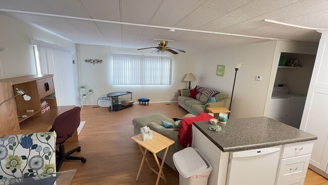 Building Photo - Beautiful 2 bedroom 2 bath mobile home for rent in 55+ community in south Tampa