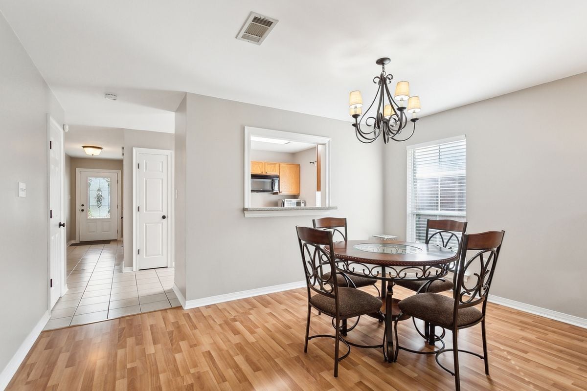 Building Photo - 136 Southgate Dr