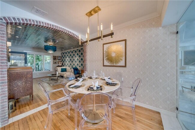 Building Photo - 417 NE 15th Ave