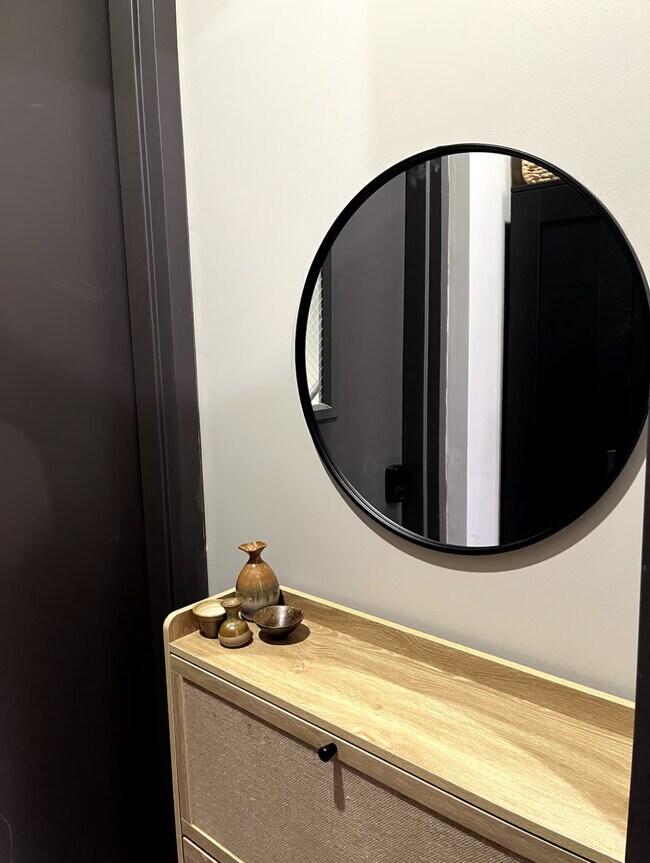 Building Photo - 864 Madison St