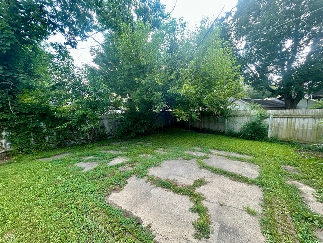 Building Photo - 2827 E Brookside Ave