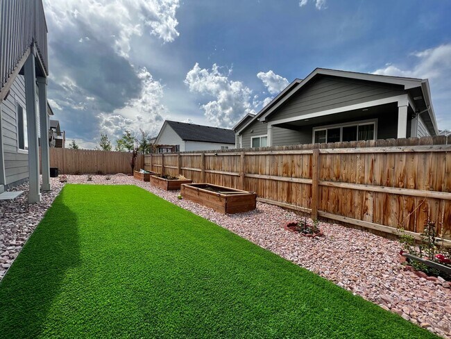 Building Photo - 5636 Bay Hl Dr
