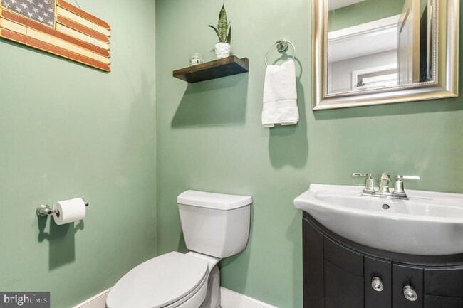 Building Photo - 2427 E Boston St