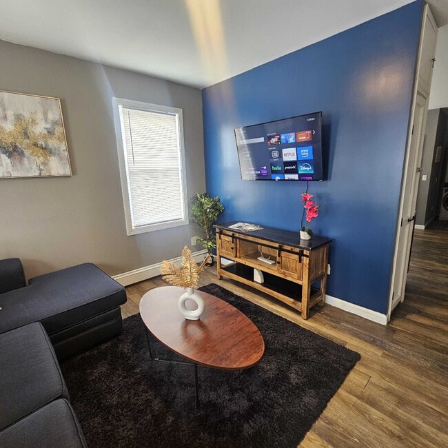 Building Photo - 3 Salmon St