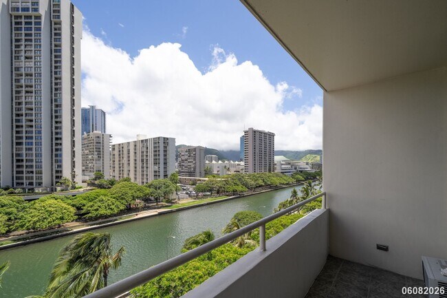 Building Photo - PRIME ALA MOANA/WAIKIKI LOCATION: 2BR/1.5BA Condo with Parking & In-Unit Washer/Dryer!