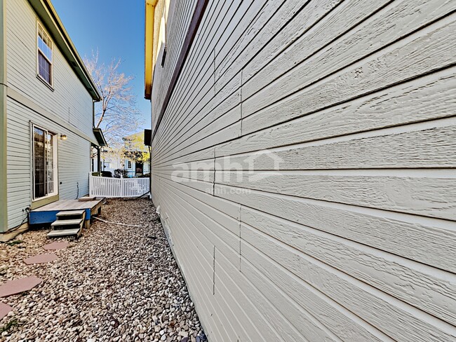 Building Photo - 1638 S Buckley Way