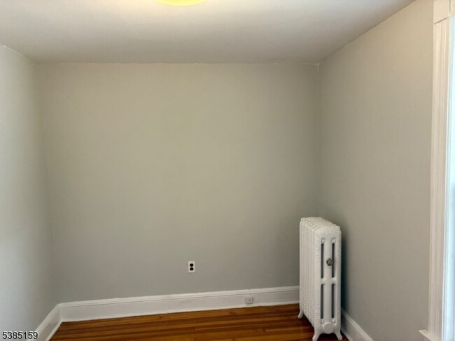 Building Photo - 412 Maple Ave