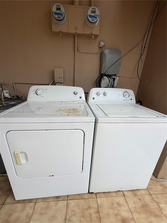 Building Photo - 425 E 17th St