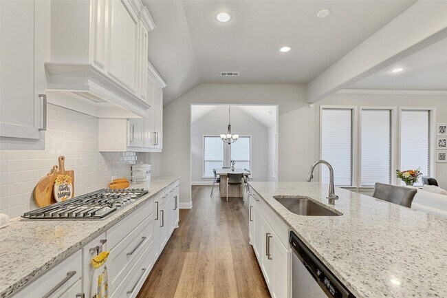 Building Photo - 2607 Rosebud Ln