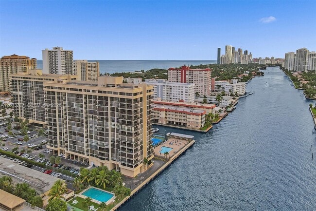 Building Photo - 2017 S Ocean Dr