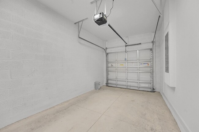 Building Photo - 6429 Seabright Ter