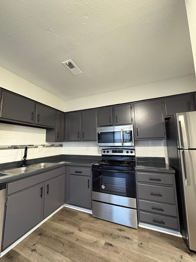 Building Photo - Bellagio West Living I