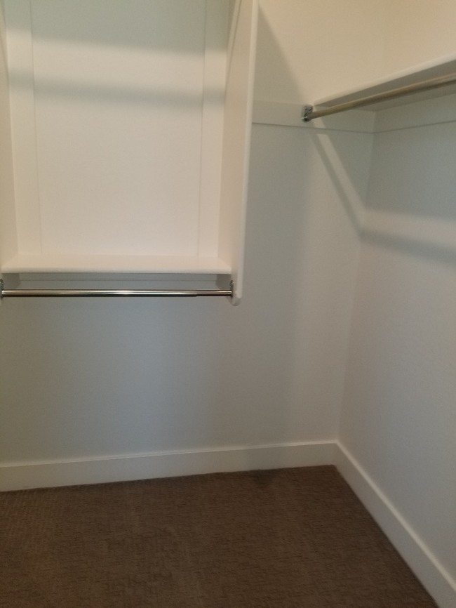 Building Photo - AMAZING TOWNHOME IN MCQUEEN AND OCOTILLO