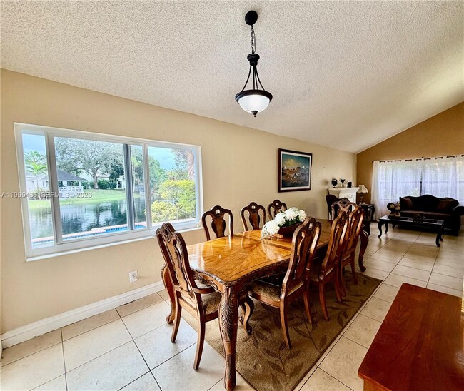 Building Photo - 2865 Begonia Way