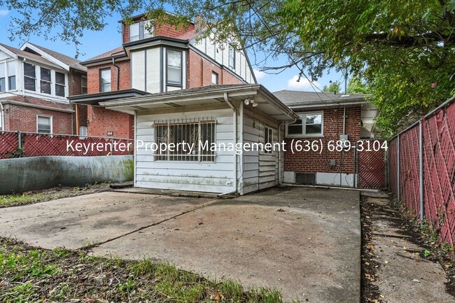 Building Photo - 5855 Pershing Ave