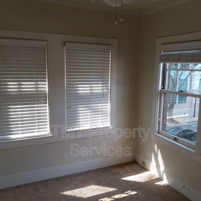 Building Photo - 1019 H St