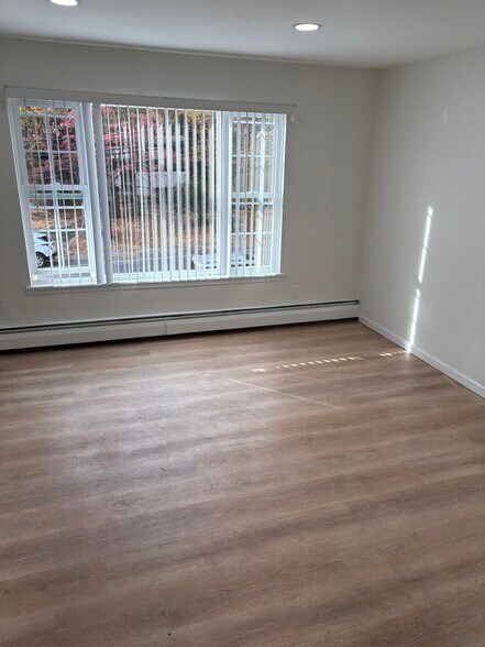 Building Photo - 160 McKay Rd