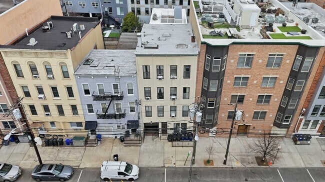 Building Photo - 509 Monroe St