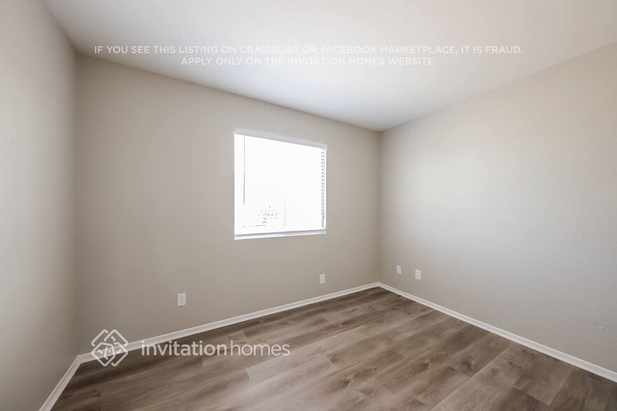 Building Photo - 3807 W Columbine Dr
