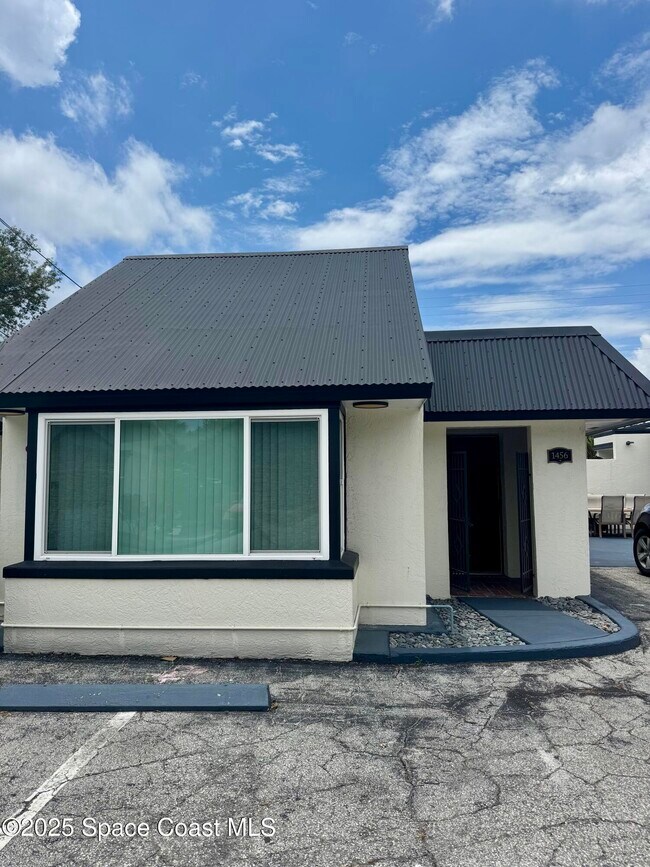 Building Photo - 1456 Guava Ave