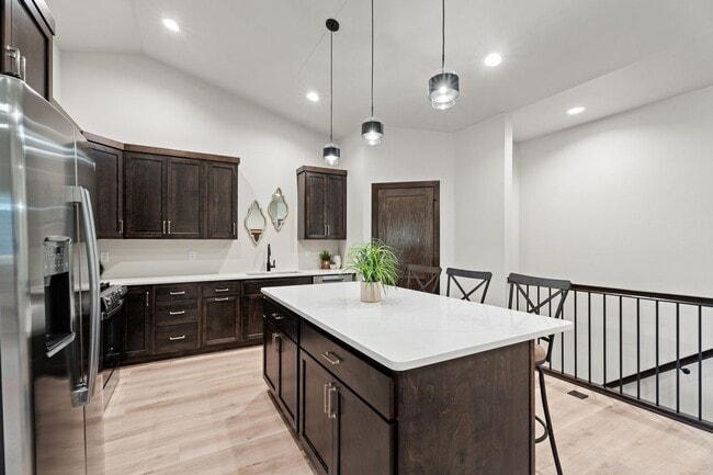 Building Photo - New Townhome For Rent