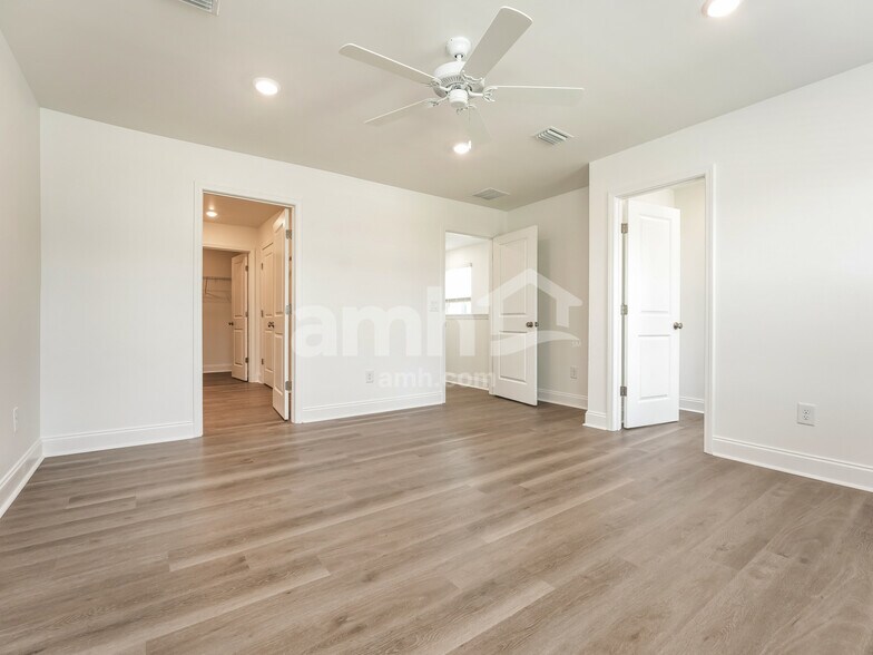 Building Photo - 104 Niven Ct