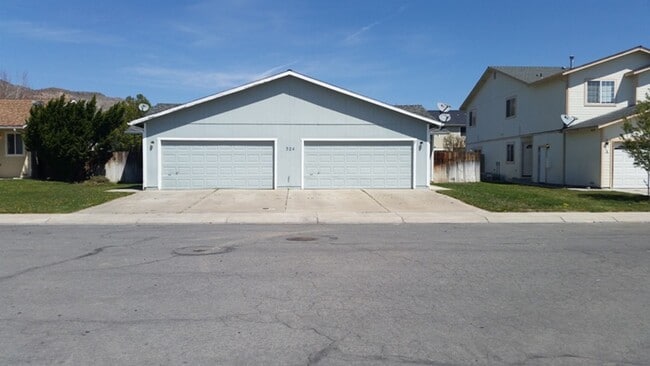 Building Photo - 324 Sweetwater Cir