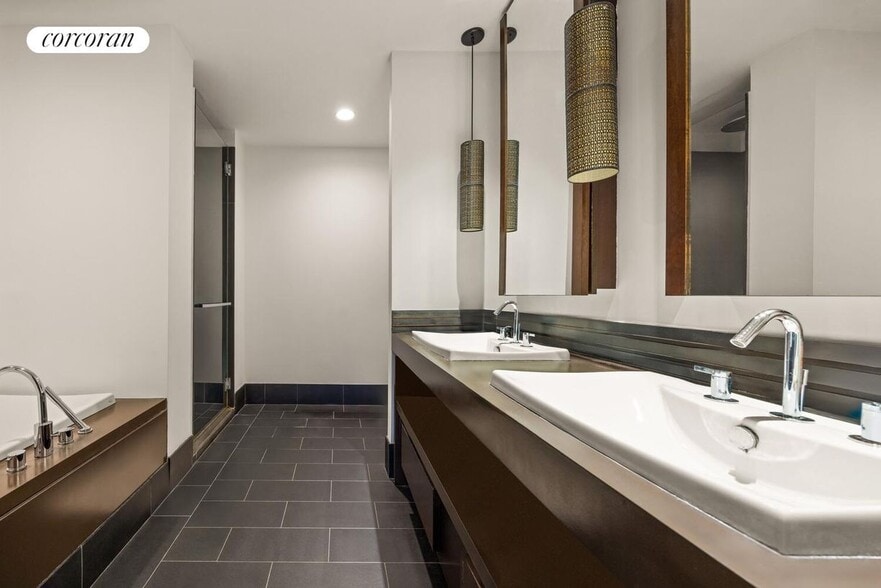 Building Photo - 40 Broad St