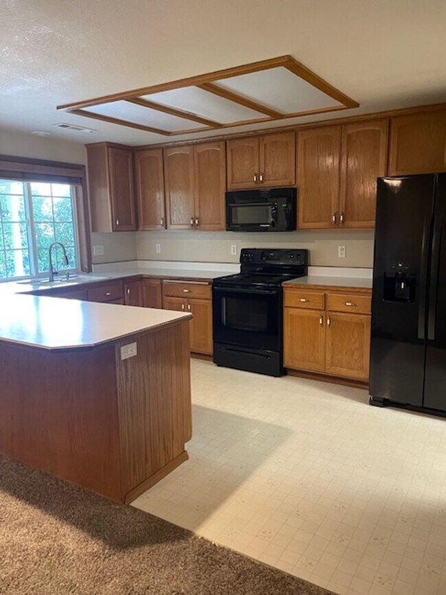 Building Photo - Quiet Peaceful 3 bedroom 2 bath Single Level home located in Central Point