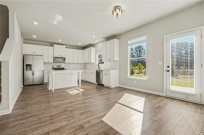 Building Photo - 377 Waterbluff Dr SW