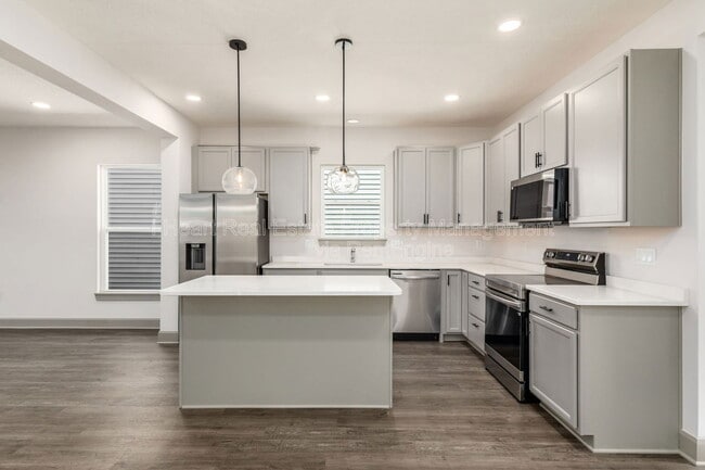 Building Photo - 72 Hayden Ave