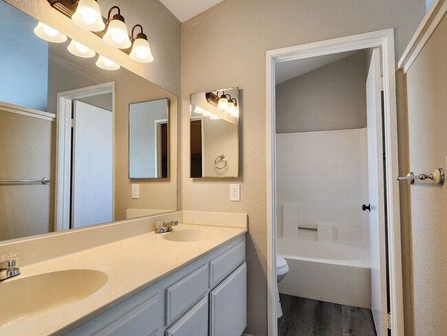Building Photo - Corner Lot, 3BD, 2.5BA Home in Lake Elsinore
