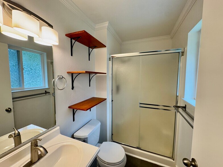 Building Photo - Lynnwood Home