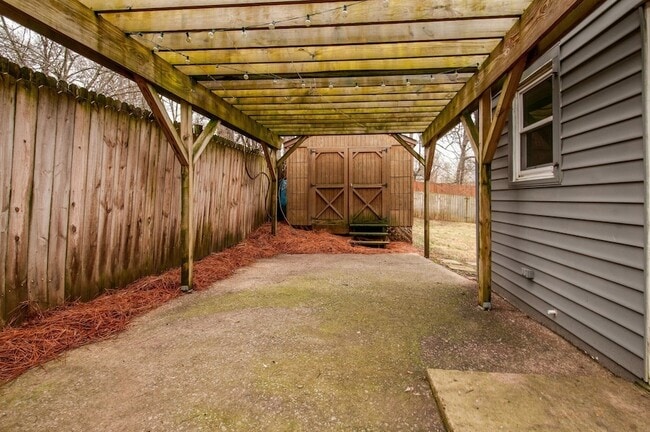 Building Photo - 821 W McKennie Ave