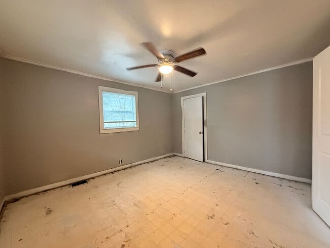 Building Photo - COMING SOON! 2 Bed House! Making it ready for you!