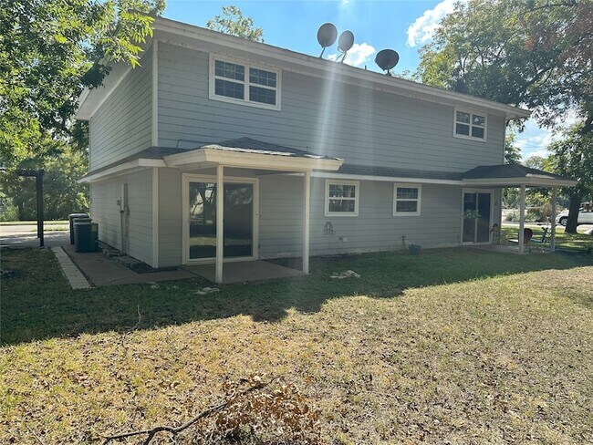 Building Photo - 204 E Rucker St