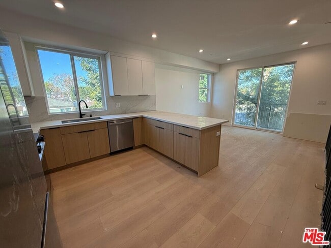 Building Photo - 11528 Emelita St