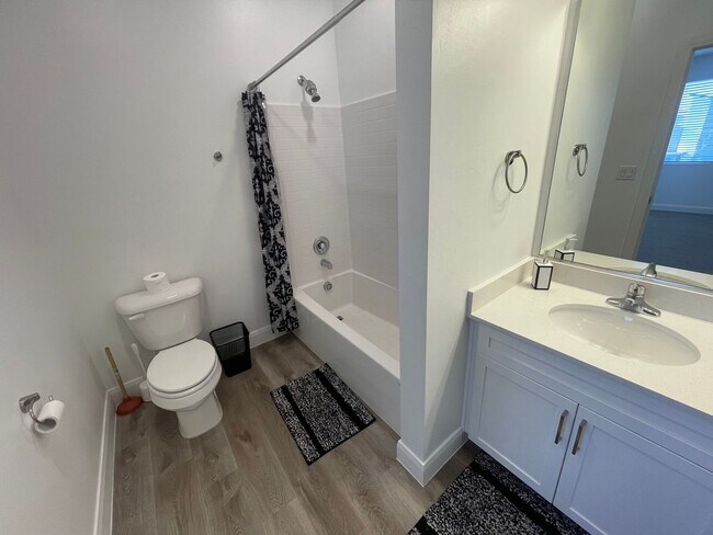 Building Photo - One bedroom one bath - Desert Color