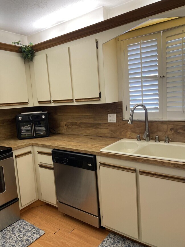 Building Photo - 12568 Shoreline Dr