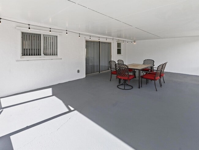 Building Photo - 1322 Riverside Cir