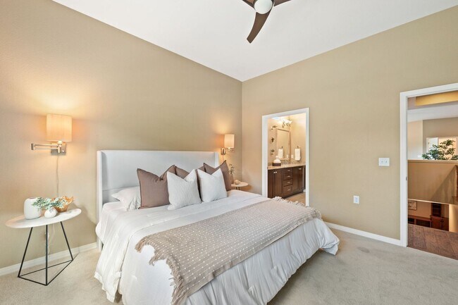 Building Photo - 742 Meadowlark Ln