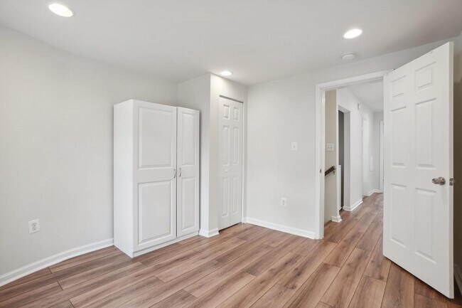 Building Photo - 2241 Prout St SE