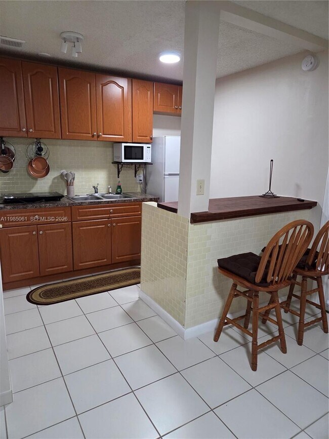 Building Photo - 2931 SW 135th Ave