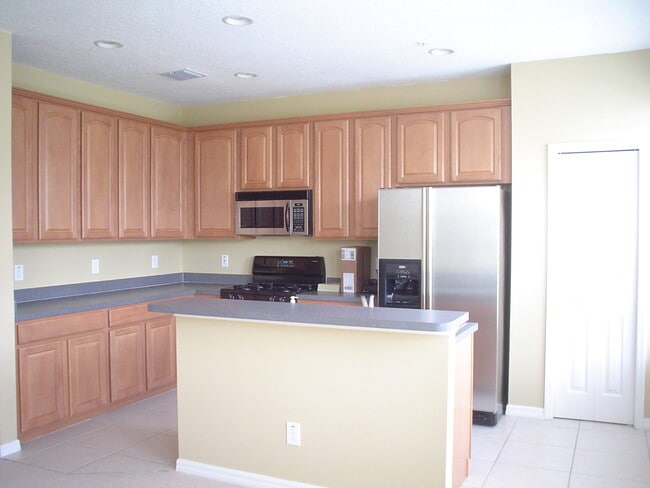 Building Photo - 3002 Pointeview Dr