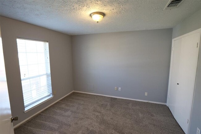 Building Photo - 16423 Quailynn Dr