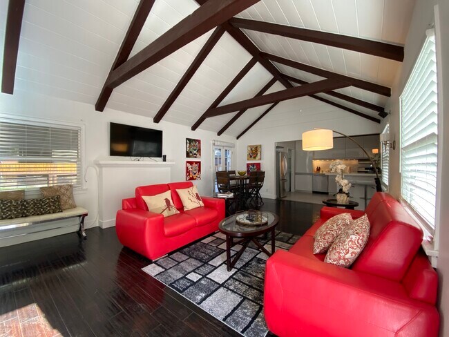 Building Photo - 920 N Beverly Glen Blvd