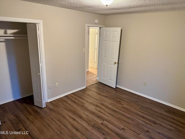 Building Photo - 5074 Fleetwood Cove