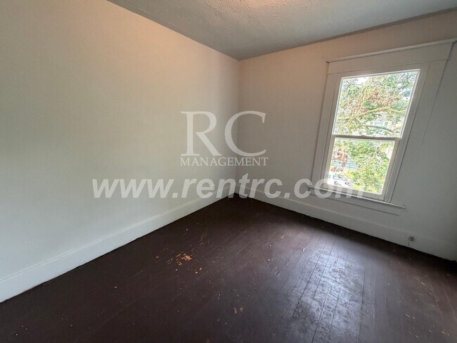 Building Photo - 9 Cronkhite-