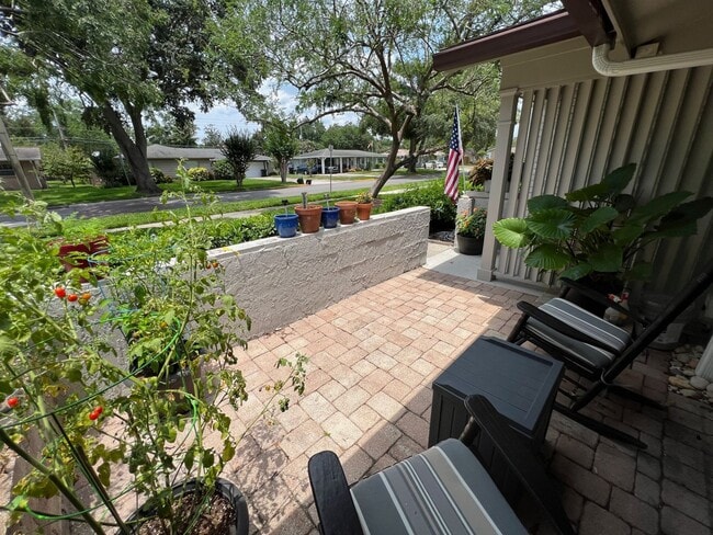 Building Photo - Audubon Park 2/2 Corner Unit Villa with La...