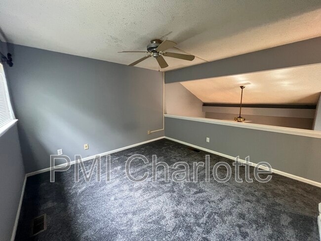 Building Photo - 8087 Charter Oak Ln